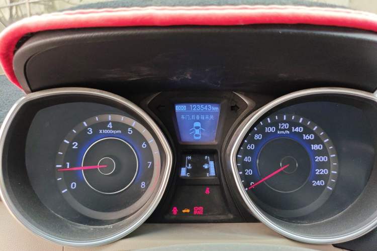 Used Hyundai Elantra (5th Generation / Langdong) 2015 1.6L Manual Leading Model Odometer Close Up