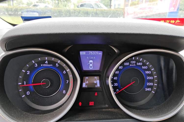 Used Hyundai Elantra (5th Generation / Langdong) 2015 1.6L Manual Leading Model Odometer Close Up