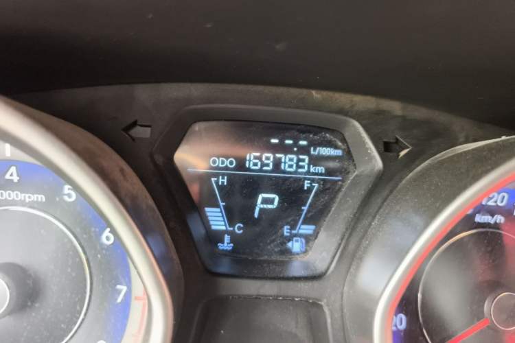 Used Hyundai Elantra (5th Generation / Langdong) 2015 1.6L Automatic Fashion Model Odometer Close Up