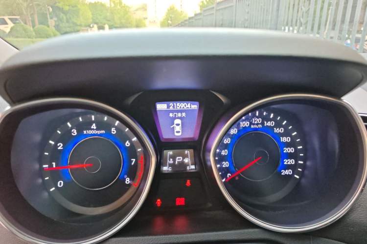 Used Hyundai Elantra (5th Generation / Langdong) 2015 1.6L Automatic Leading Model Odometer Close Up