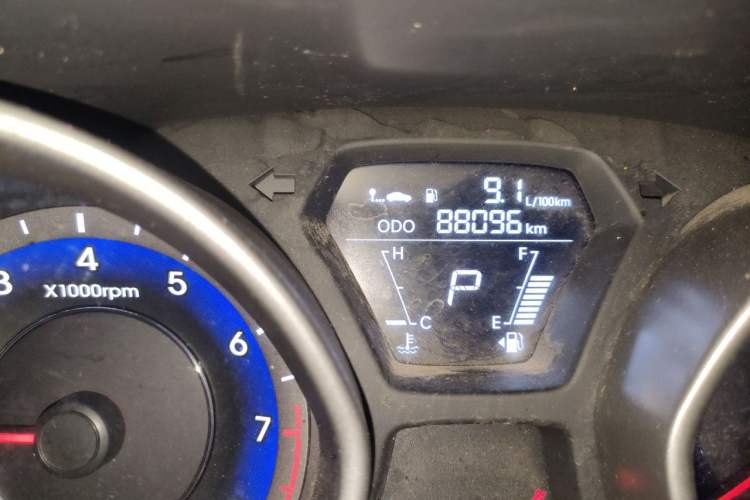 Used Hyundai Elantra (5th Generation / Langdong) 2015 1.6L Automatic Fashion Model Odometer Close Up