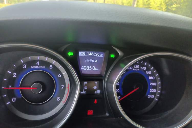 Used Hyundai Elantra (5th Generation / Langdong) 2015 1.6L Manual Leading Model Odometer Close Up