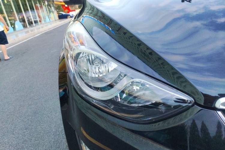 Used Hyundai Elantra (5th Generation / Langdong) 2015 1.6L Manual Leading Model Right Front Headlight