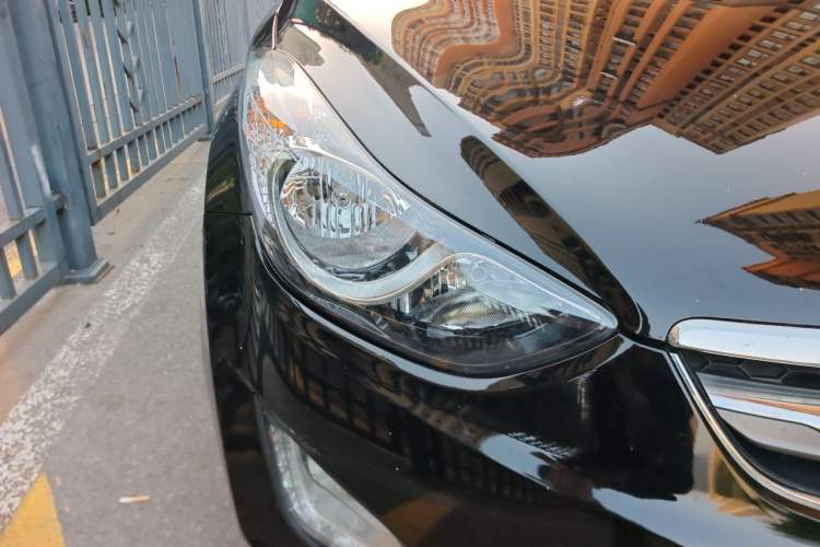 Used Hyundai Elantra (5th Generation / Langdong) 2015 1.6L Automatic Leading Model Right Front Headlight