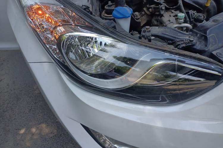 Used Hyundai Elantra (5th Generation / Langdong) 2015 1.6L Manual Leading Model Right Front Headlight
