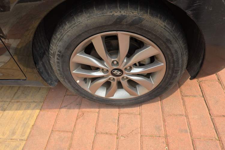 Used Hyundai Elantra (5th Generation / Langdong) 2015 1.6L Manual Leading Model Right Front Wheel Hub