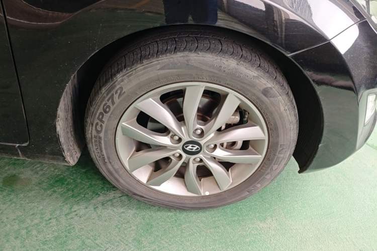Used Hyundai Elantra (5th Generation / Langdong) 2015 1.6L Manual Leading Model Right Front Wheel Hub