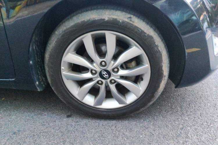 Used Hyundai Elantra (5th Generation / Langdong) 2015 1.6L Manual Leading Model Right Front Wheel Hub