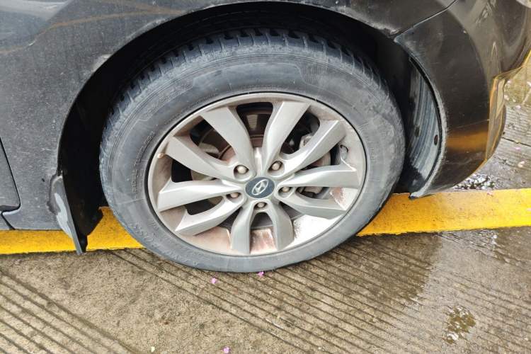 Used Hyundai Elantra (5th Generation / Langdong) 2015 1.6L Manual Leading Model Right Front Wheel Hub