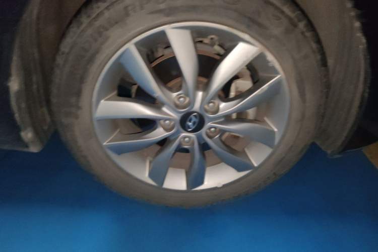 Used Hyundai Elantra (5th Generation / Langdong) 2015 1.6L Automatic Fashion Model Right Front Wheel Hub