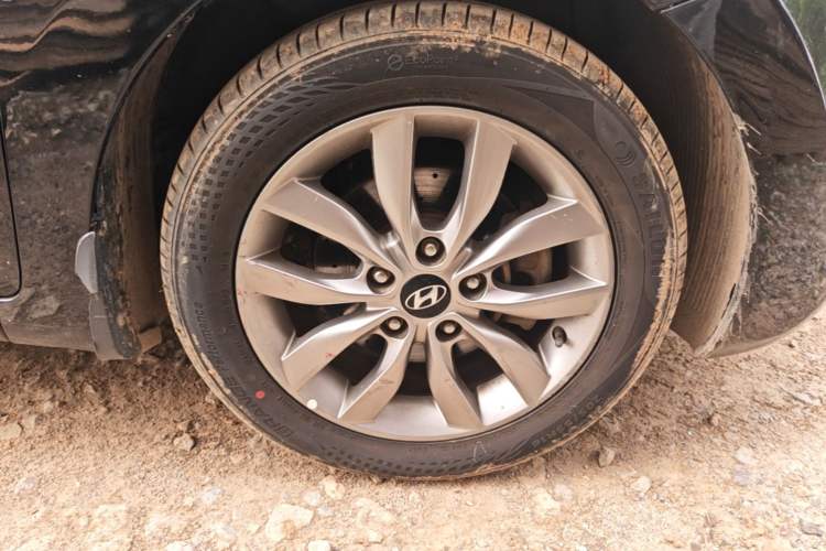 Used Hyundai Elantra (5th Generation / Langdong) 2015 1.6L Manual Leading Model Right Front Wheel Hub