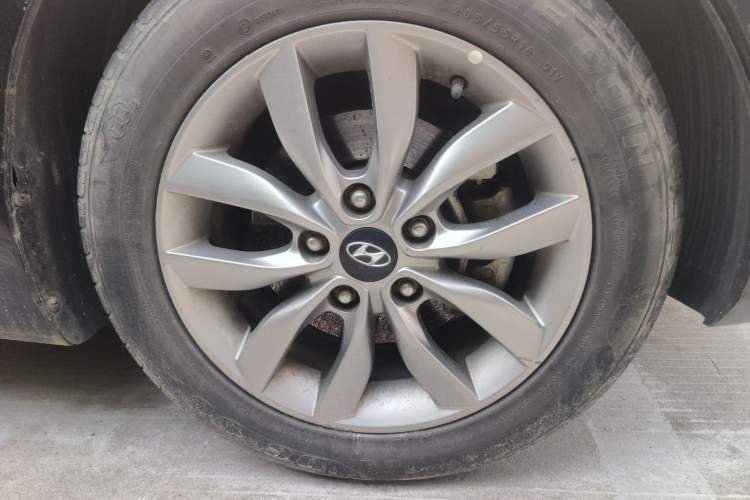Used Hyundai Elantra (5th Generation / Langdong) 2015 1.6L Manual Leading Model Right Front Wheel Hub