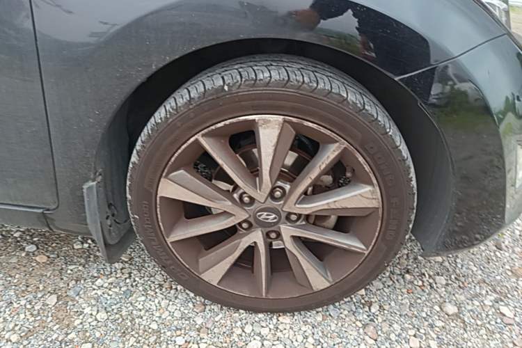 Used Hyundai Elantra (5th Generation / Langdong) 2015 1.6L Automatic Leading Model Right Front Wheel Hub