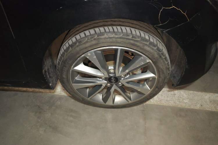 Used Hyundai Elantra (5th Generation / Langdong) 2015 1.6L Automatic Luxury Model Right Front Wheel Hub