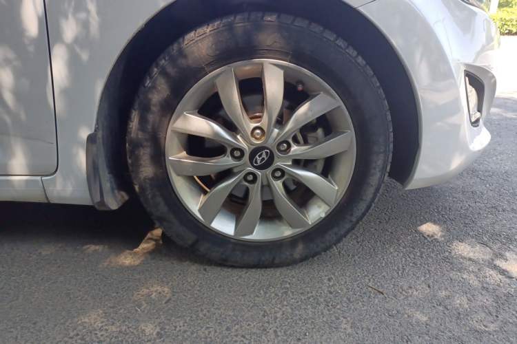 Used Hyundai Elantra (5th Generation / Langdong) 2015 1.6L Manual Leading Model Right Front Wheel Hub