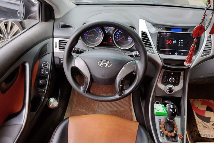 Used Hyundai Elantra (5th Generation / Langdong) 2015 1.6L Automatic Fashion Model Steering Wheel