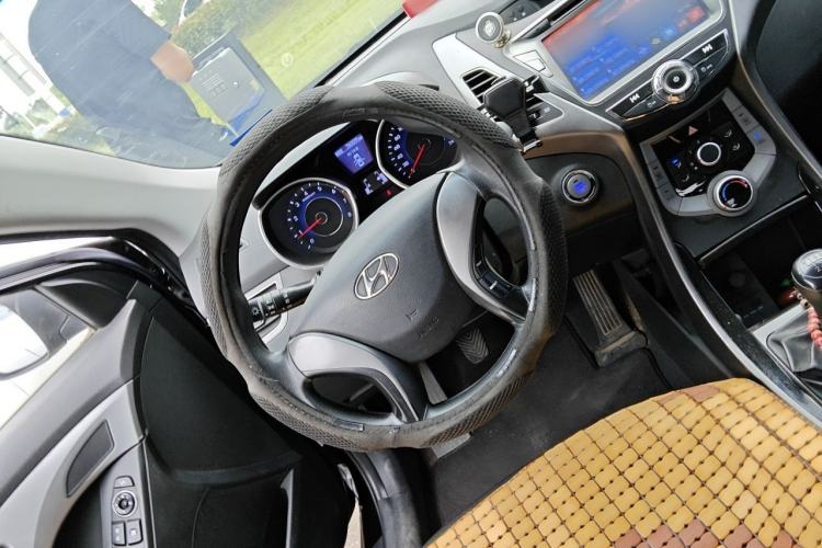 Used Hyundai Elantra (5th Generation / Langdong) 2015 1.6L Manual Leading Model Steering Wheel