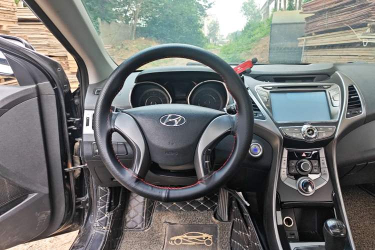 Used Hyundai Elantra (5th Generation / Langdong) 2015 1.6L Manual Leading Model Steering Wheel
