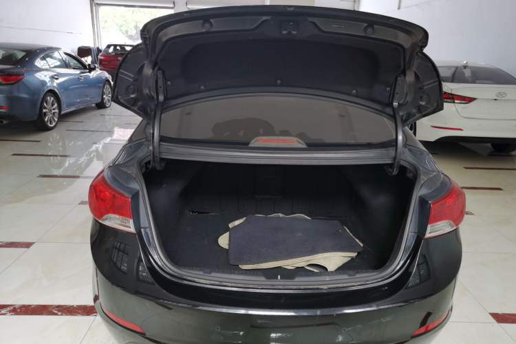 Used Hyundai Elantra (5th Generation / Langdong) 2015 1.6L Automatic Leading Model Trunk