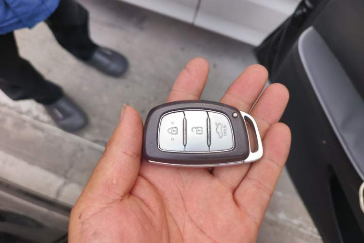 Used Hyundai Elantra (5th Generation / Langdong) 2015 1.6L Manual Leading Model Vehicle Key