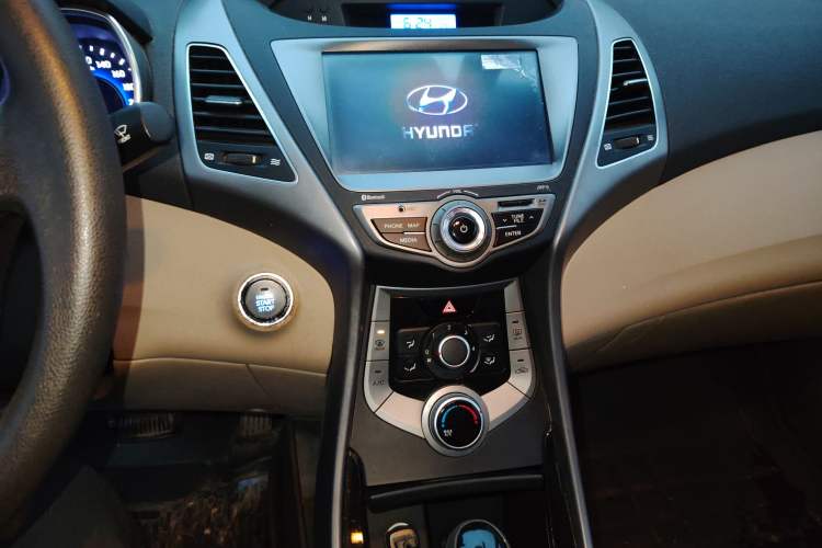 Used Hyundai Elantra (5th Generation / Langdong) 2015 1.6L Automatic Leading Model Audio And AC Panel