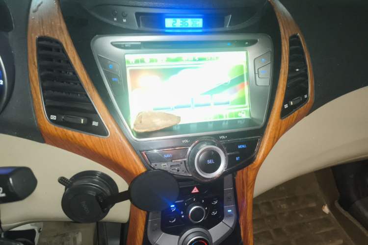 Used Hyundai Elantra (5th Generation / Langdong) 2015 1.6L Automatic Fashion Model Audio And AC Panel
