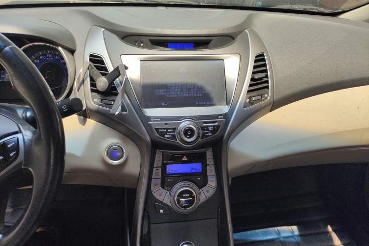 Used Hyundai Elantra (5th Generation / Langdong) 2015 1.6L Automatic Luxury Model Audio And AC Panel