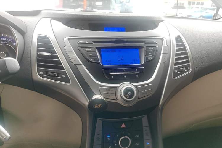 Used Hyundai Elantra (5th Generation / Langdong) 2015 1.6L Automatic Fashion Model Audio And AC Panel
