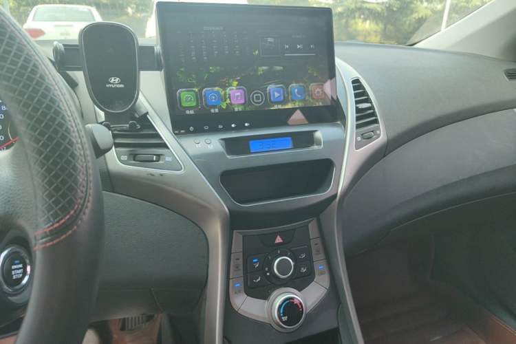 Used Hyundai Elantra (5th Generation / Langdong) 2015 1.6L Automatic Fashion Model Audio And AC Panel