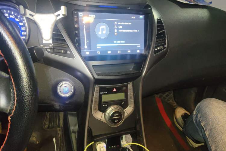 Used Hyundai Elantra (5th Generation / Langdong) 2015 1.6L Automatic Luxury Model Audio And AC Panel