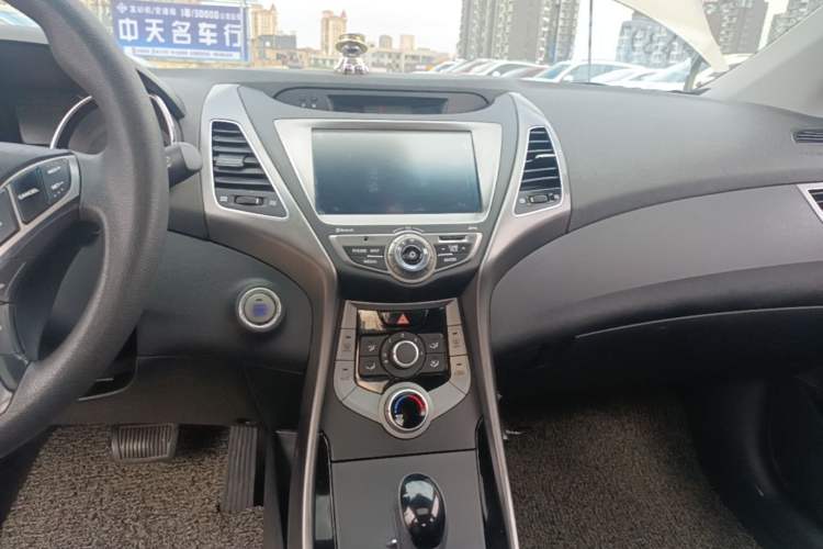 Used Hyundai Elantra (5th Generation / Langdong) 2015 1.6L Automatic Leading Model Audio And AC Panel