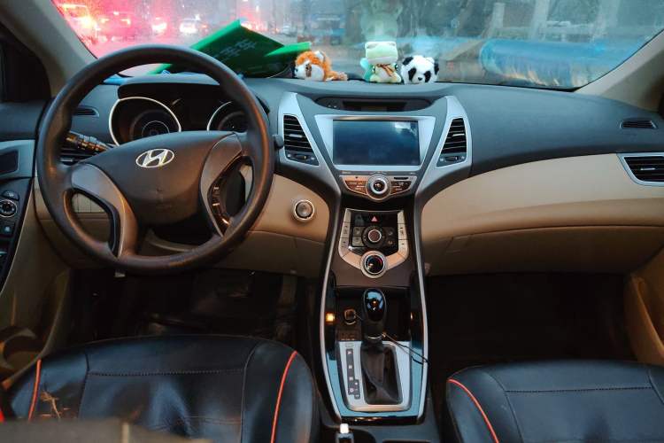 Used Hyundai Elantra (5th Generation / Langdong) 2015 1.6L Automatic Leading Model Center Console