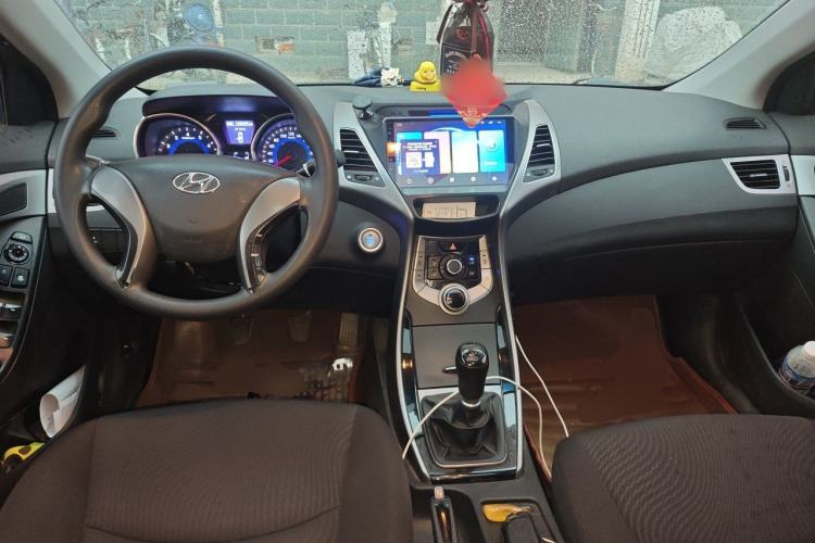 Used Hyundai Elantra (5th Generation / Langdong) 2015 1.6L Manual Leading Model Center Console