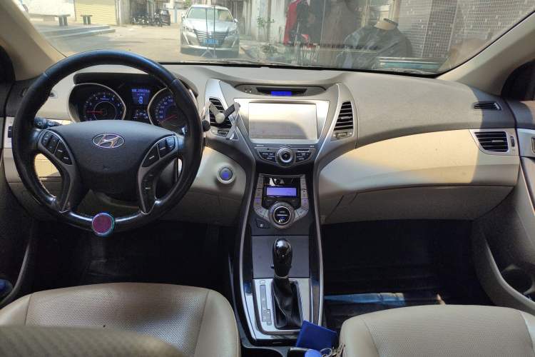 Used Hyundai Elantra (5th Generation / Langdong) 2015 1.6L Automatic Luxury Model Center Console