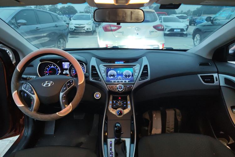 Used Hyundai Elantra (5th Generation / Langdong) 2015 1.6L Automatic Leading Model Center Console