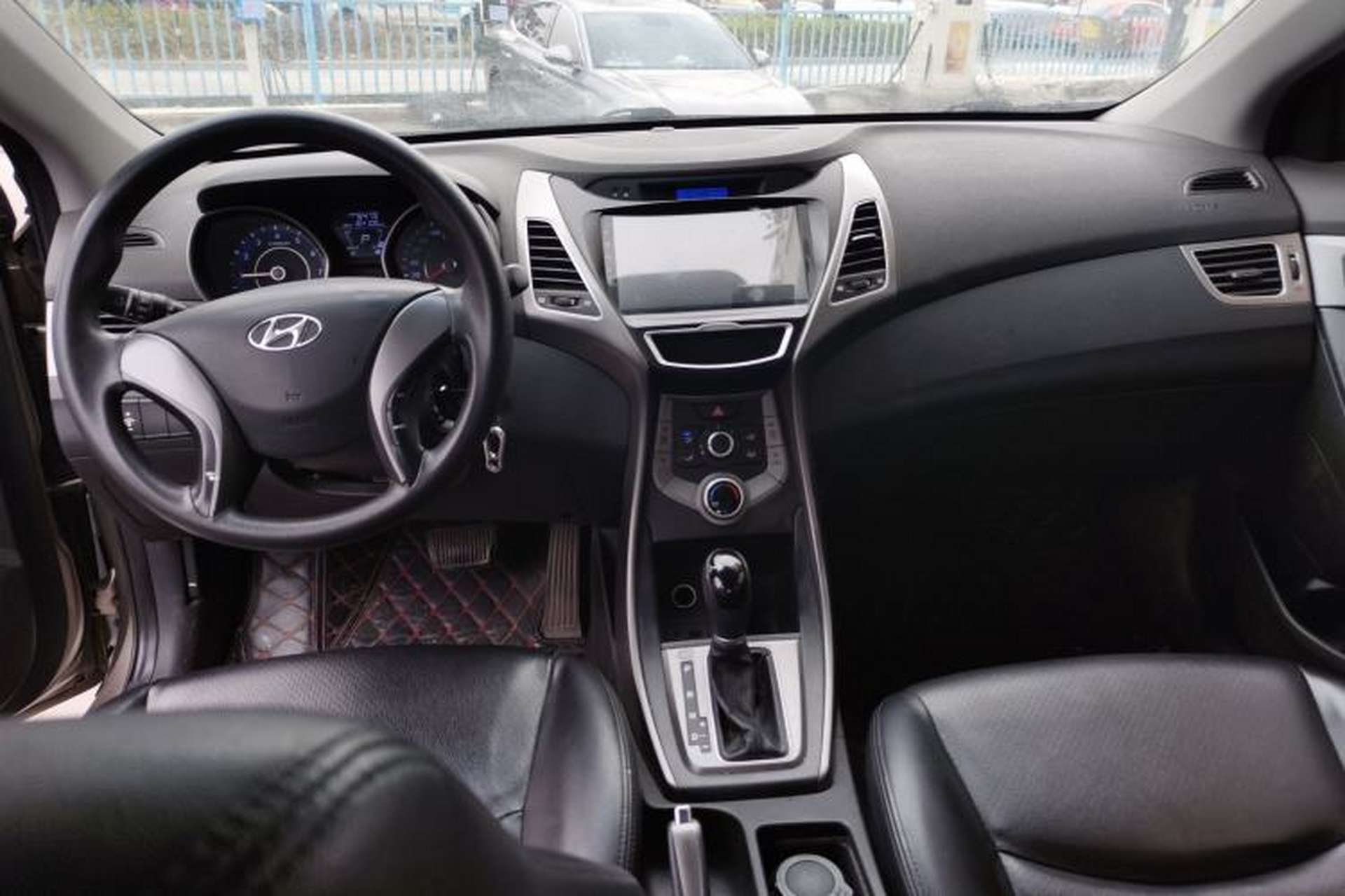 Used Hyundai Elantra (5th Generation / Langdong) 2015 1.6L Automatic Fashion Model Center Console