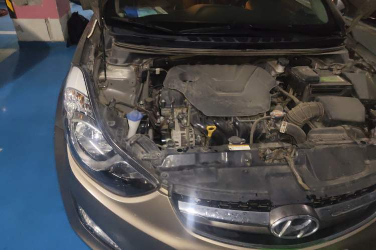 Used Hyundai Elantra (5th Generation / Langdong) 2015 1.6L Automatic Luxury Model Engine Bay Right