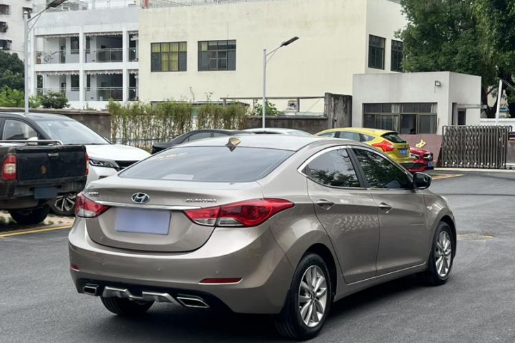 Used Hyundai Elantra (5th Generation / Langdong) 2015 1.6L Automatic Fashion Model Exterior 4