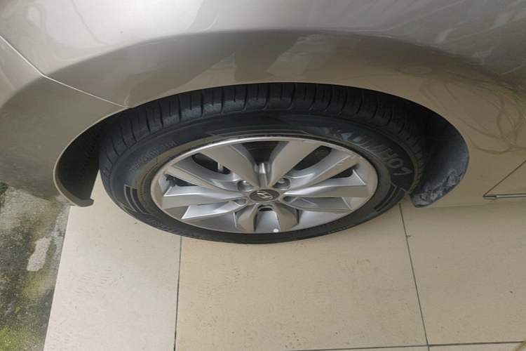 Used Hyundai Elantra (5th Generation / Langdong) 2015 1.6L Automatic Fashion Model Exterior 4