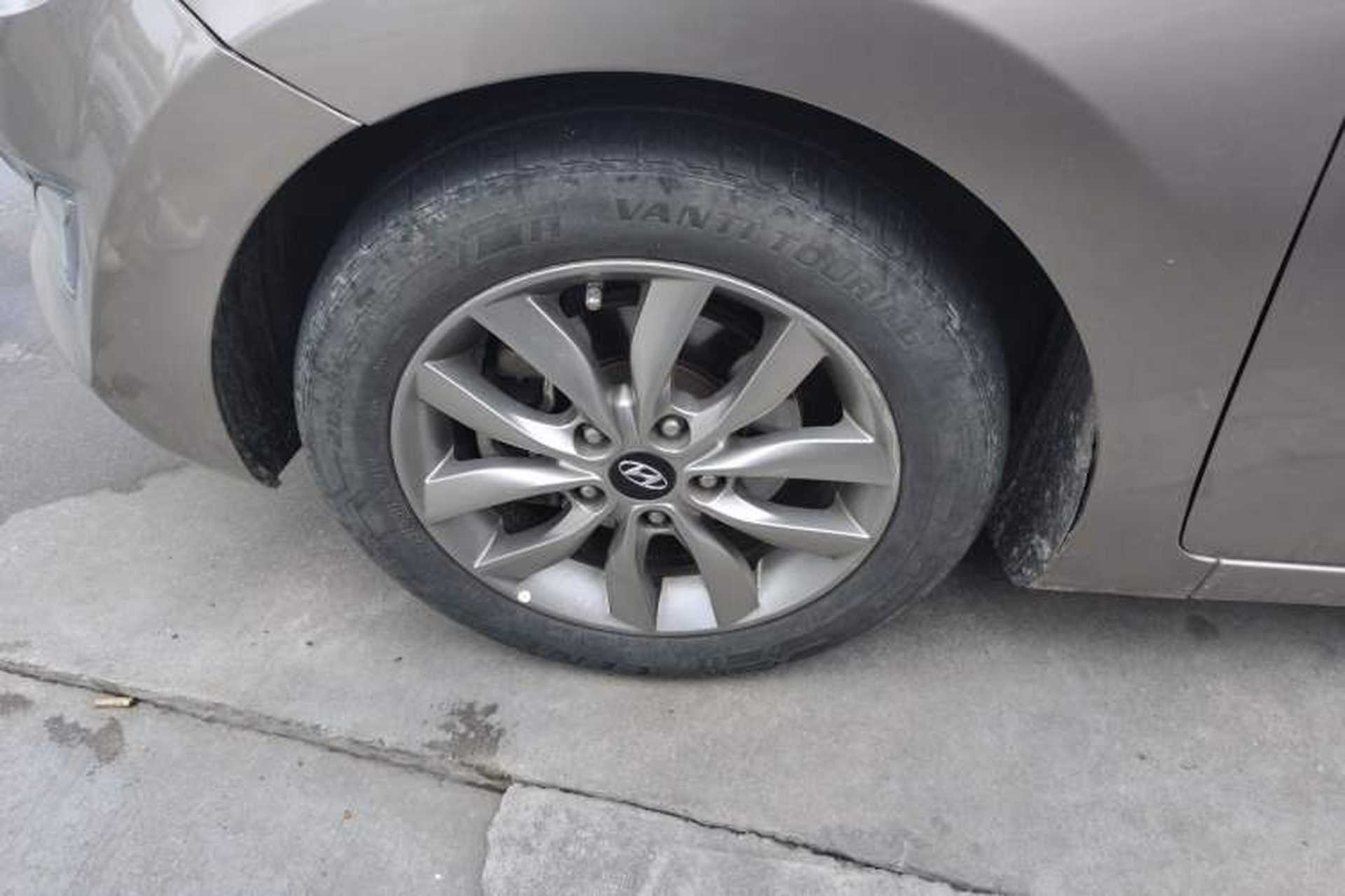 Used Hyundai Elantra (5th Generation / Langdong) 2015 1.6L Automatic Fashion Model Exterior 4