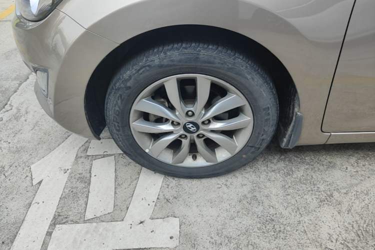 Used Hyundai Elantra (5th Generation / Langdong) 2015 1.6L Automatic Fashion Model Exterior 4