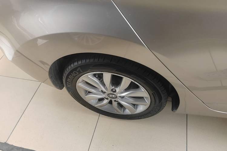 Used Hyundai Elantra (5th Generation / Langdong) 2015 1.6L Automatic Fashion Model Exterior 5