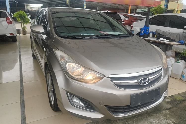 Used Hyundai Elantra (5th Generation / Langdong) 2015 1.6L Automatic Fashion Model Front Right 45 Deg