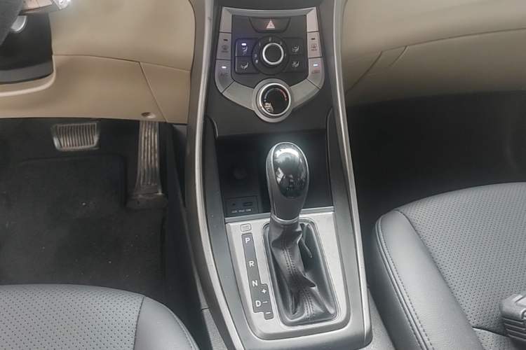 Used Hyundai Elantra (5th Generation / Langdong) 2015 1.6L Automatic Fashion Model Gear Lever