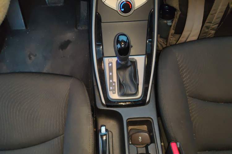 Used Hyundai Elantra (5th Generation / Langdong) 2015 1.6L Automatic Leading Model Gear Lever