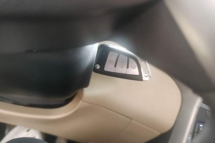 Used Hyundai Elantra (5th Generation / Langdong) 2015 1.6L Automatic Fashion Model Interior 1