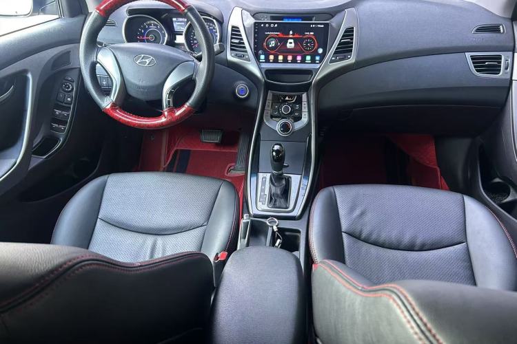 Used Hyundai Elantra (5th Generation / Langdong) 2015 1.6L Automatic Leading Model Interior 1