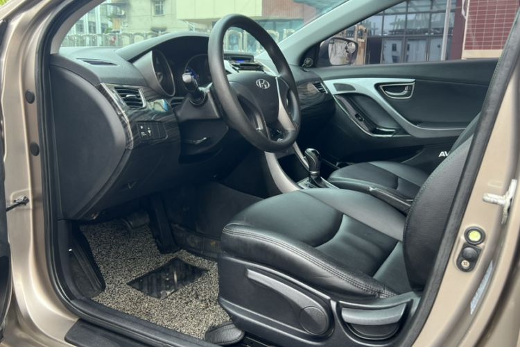 Used Hyundai Elantra (5th Generation / Langdong) 2015 1.6L Automatic Fashion Model Interior 2