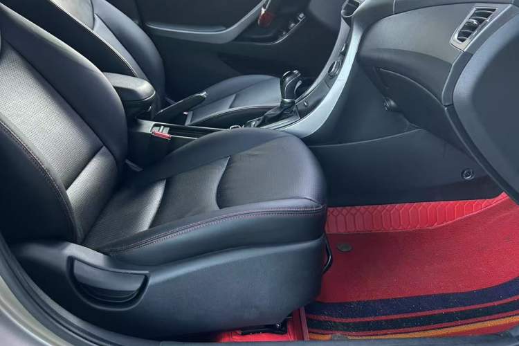 Used Hyundai Elantra (5th Generation / Langdong) 2015 1.6L Automatic Leading Model Interior 2