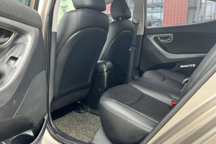 Used Hyundai Elantra (5th Generation / Langdong) 2015 1.6L Automatic Fashion Model Interior 3